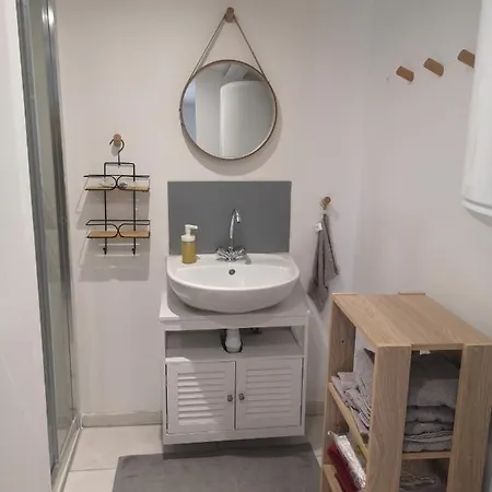 Vakantiehuis Zen Au Calme Avec Piscine Partagee *