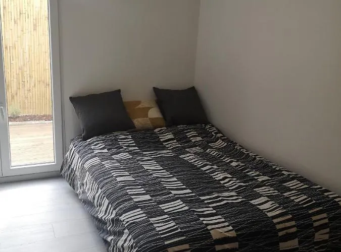 Дом отдыха Zen Au Calme Avec Piscine Partagee Candillargues