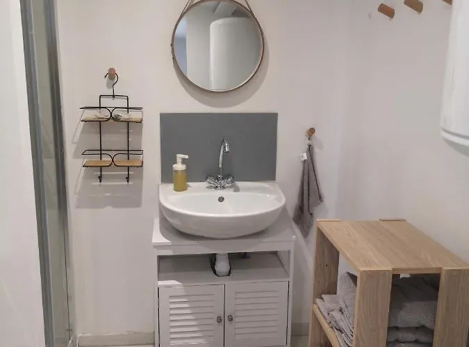 Nyaraló Zen Au Calme Avec Piscine Partagee *